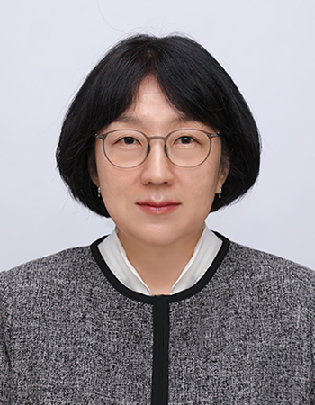 KB국민은행은 22일 사외이사후보추천위원회를 열고 정윤경 성균관대학교 소프트웨어융합대학 교수(사진)를 신임 사외이사 후보로 추천했다. /KB국민은행