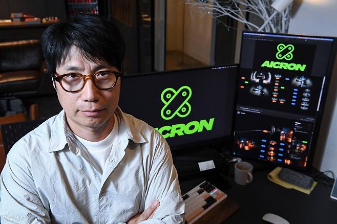 SBS드라마 '김부장'의 인공지능(AI) 시퀀스를 제작한 류재환 모피어스 스튜디오 부대표가 16일 서울 마포구 사무실에서 본보와 인터뷰 전 포즈를 취하고 있다. 윤기훈 인턴기자