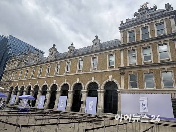 '갤럭시 언팩 2026' 개최를 앞둔 영국 런던 올드 빌링스게이트 행사장 전경. [사진=권서아 기자]