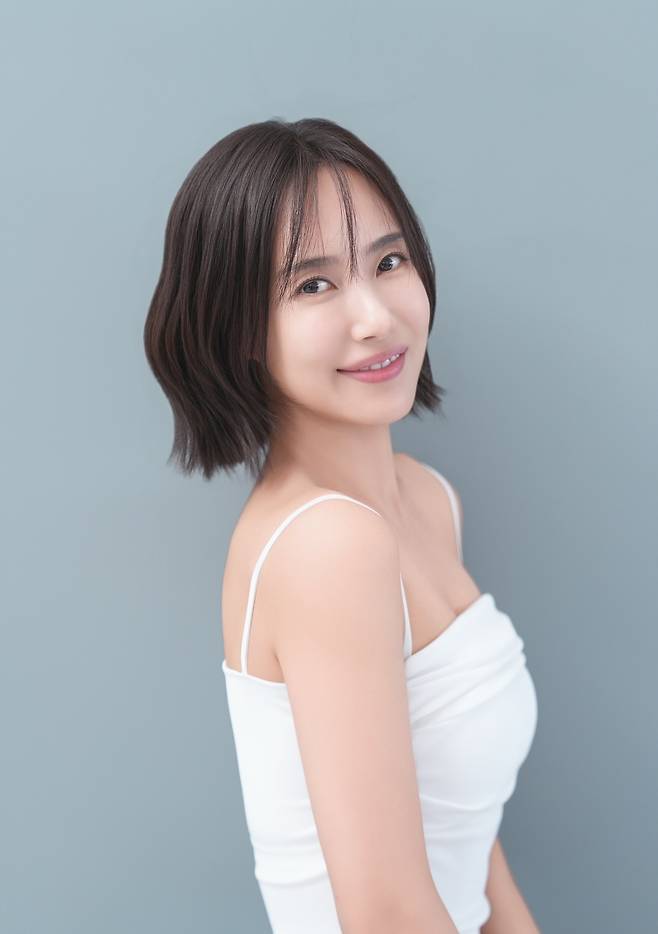 배우 김윤서