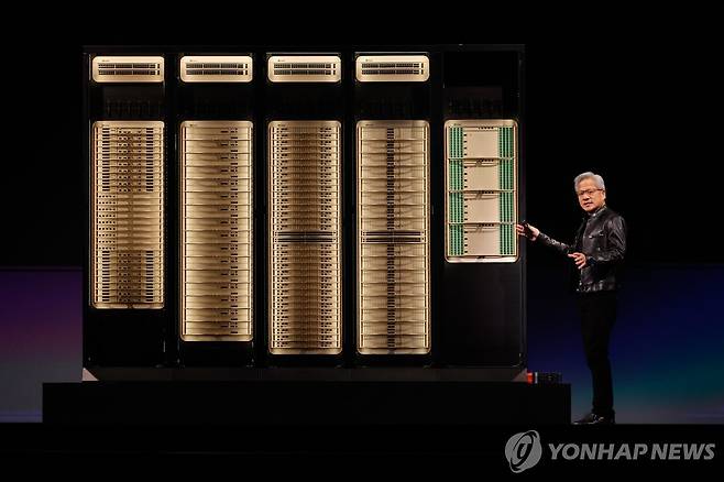 베라 루빈 소개하는 젠슨 황 엔비디아 CEO [EPA=연합뉴스 자료사진]