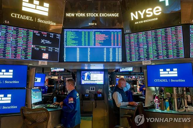 뉴욕증권거래소의 트레이더들 [AFP 연합뉴스 자료사진. 재판매 및 DB 금지]