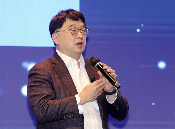OCI홀딩스 이우현 회장. 사진=뉴스1