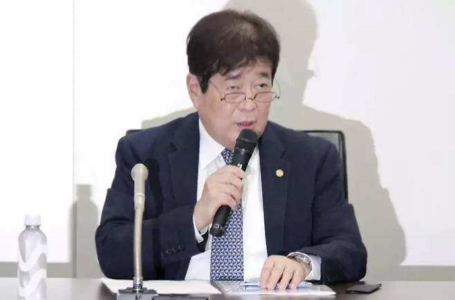 일본 최대 조선사인 이마바리조선이 23일(현지시간) 도쿄에서 기자회견을 열고 LNG운반선 건조 재개를 위해 한국 조선업계와의 협력 가능성을 공식적으로 언급했다. 사진은 히가키 유키토(檜垣幸人) 이마바리조선 회장 겸 CEO. (사진=이마바리조선)