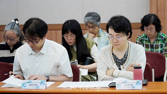 질의응답 시간에 참석자들은 교회협이 최소한의 가이드라인을 만들고 교단들이 협력해 가해 목회자가 이동하는 문제를 예방해야 한다고 말했다. 뉴스앤조이 안디도