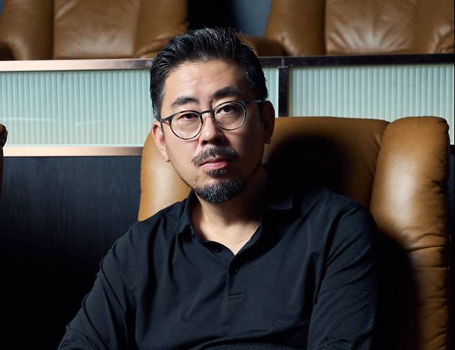 영화 ‘곡성’(2016) 이후 무려 10년 만에 신작 ‘호프’를 내놓은 나홍진 감독. ‘호프’를 두고 이창동 감독은 “말 그대로 미친 영화다. 오락 영화의 극점에 있다”고 호평했지만, 모호한 결말 등 서사 면에선 관객의 호불호가 크게 갈리고 있다.  플러스엠 엔터테인먼트 제공