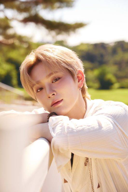 The group WHIB unveiled concept photos for the DAYLIGHT version of their second mini-album, CHERRY PIE, showcasing a refreshing summer vibe. Set against a backdrop of green meadows, these photos capture the members natural charm, evoking the atmosphere of a coming-of-age film.The album features a total of five tracks, including the title track Cherry Pie, as well as Pages Of Us, MoTTo, Cant Stop=Not Found, and Make It. Notably, for track 4, CANT STOP=NOT FOUND, members Ha Seung and Kim Jun-min personally participated in both the lyrics and composition, showcasing their musical talents.