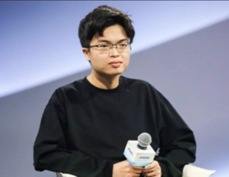 2023년 초 중국 칭화대 동차 2명과 문샷AI를 창업한 양즈린(34) 최고경영자(CEO). 양 CEO는 미국 카네기멜론대에서 AI 분야 박사 학위를 받은 뒤 메타플랫폼과 구글 브레인에서 근무했다. 회사 이름은 양 CEO가 좋아하는 영국 밴드 핑크플로이드의 앨범 ‘다크 사이드 오브 더 문’에서 따왔다. 연합뉴스