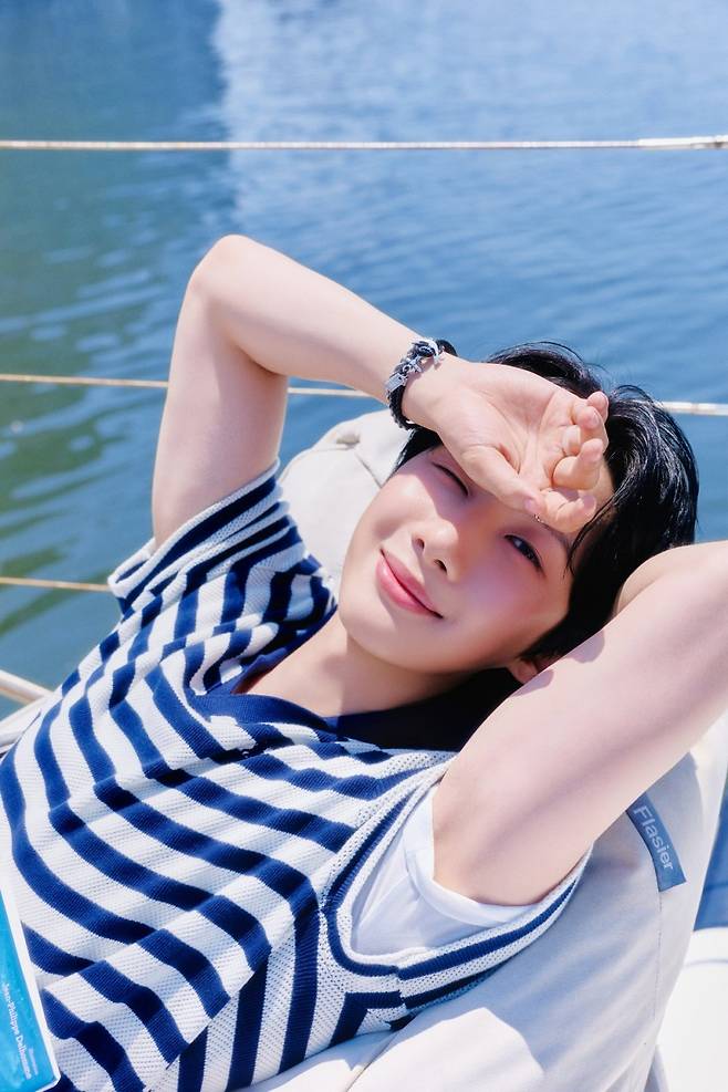 Singer Hui has unveiled the first concept photos for her new digital single BINGO, set for release on the 28th, marking the start of her full-scale comeback preparations. In the released photos, Hui perfectly pulls off a nautical look against the backdrop of a yacht, exuding a refreshing charm thats brimming with summer vibes.This new song, BINGO, is the second installment in her seasonal project, released approximately three months after To My Future Self, which came out last April. Hui plans to deliver a positive message to the public this summer with her signature refreshing vocals and energy.HUI is currently actively engaging with fans through his 2026 Asia Tour, HUI: A Boys Confession. He is building anticipation for his comeback by premiering the stage performance of his new song BINGO during the tour.Meanwhile, HUIs new digital single BINGO will be officially released at 6:00 p.m. on the 28th via various online music platforms.