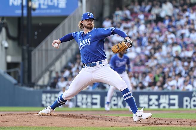 삼성 페덱이 24일 잠실구장에서 열린 2026 KBO리그 정규시즌 두산전에 선발 등판해 역투하고 있다. 사진 | 삼성 라이온즈