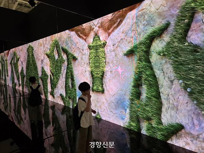 국가유산진흥원이 선보인 ‘헤리티지 : 타임리스 타임’ 전시.  배문규 기자