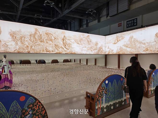 국가유산진흥원이 선보인 ‘헤리티지 : 타임리스 타임’ 전시.   배문규 기자