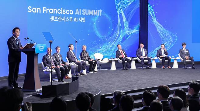President Lee Jae Myung delivers the San Francisco AI Declaration at the San Francisco AI Summit held at The Midway in San Francisco on Friday. (Yonhap)