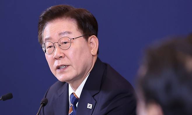 이재명 대통령이 25일(현지시각) 미국 샌프란시스코 한 호텔에서 열린 ‘실리콘밸리 벤처투자 밋업’에서 발언하고 있다. 연합뉴스