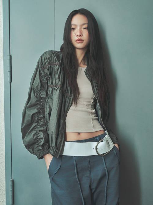 에잇세컨즈 ‘셔링 디테일 경량 점퍼’. 삼성물산 패션 제공