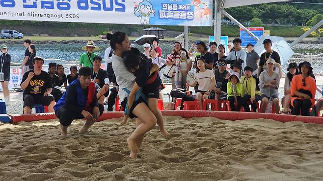 제19회 정남진 장흥 물축제’에서 열린 ‘2026 찾아가는 전통씨름' 행사. 사진=대한씨름협회