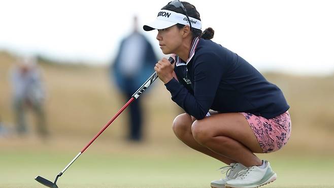 신지은이 스코트랜드 오픈에서 신중한 표정으로 라인을 읽고 있다. 사진 | LPGA투어