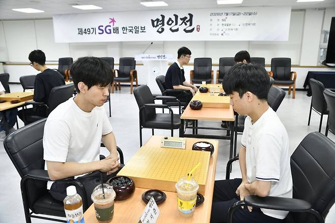 명인전 본선에 합류할 예선 통과자 12명이 모두 가려졌다. 한국기원 제공