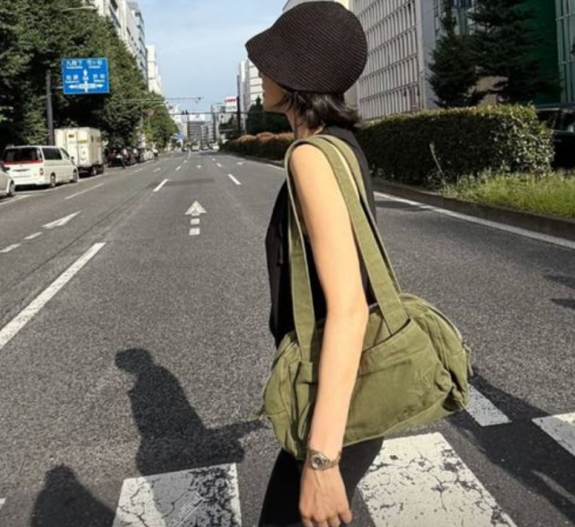송혜교는 지난 26일 오후 자신의 SNS에 별다른 설명 없이 도쿄 도심 한복판에서 촬영한 사진 한 장을 게재해 팬들의 이목을 집중시켰다. /송혜교 소셜미디어