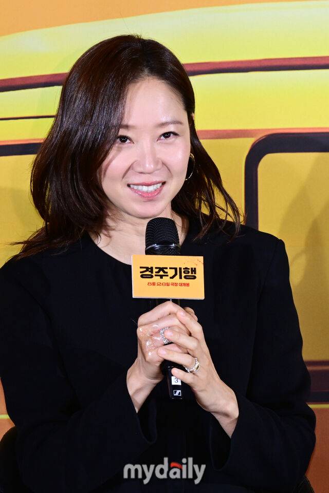 2026년 7월 27일 오전 서울 광진구 자양동 롯데시네마 건대입구점에서 진행된 영화 '경주기행' 제작보고회에서 공효진이 취재진의 질문에 답하고 있다. / 곽경훈 기자
