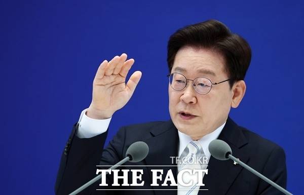 1차 상법 개정 시행 1년을 맞아 이재명 대통령이 상법 다음 카드로 추진 중인 '주가누르기 방지법'에 관심이 쏠린다. 이재명 대통령이 지난 6월 8일 청와대 영빈관에서 열린 취임 1주년 기자회견 '대체불가 대한민국'에서 발언하고 있다. /뉴시스