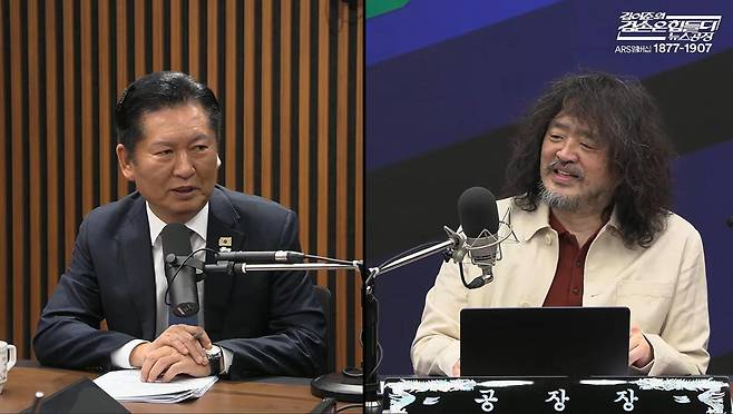 정청래 당시 더불어민주당 대표가 3월 18일 유튜브 방송 '김어준의 겸손은 힘들다 뉴스공장'에 출연해 발언하고 있다. 유튜브 캡처