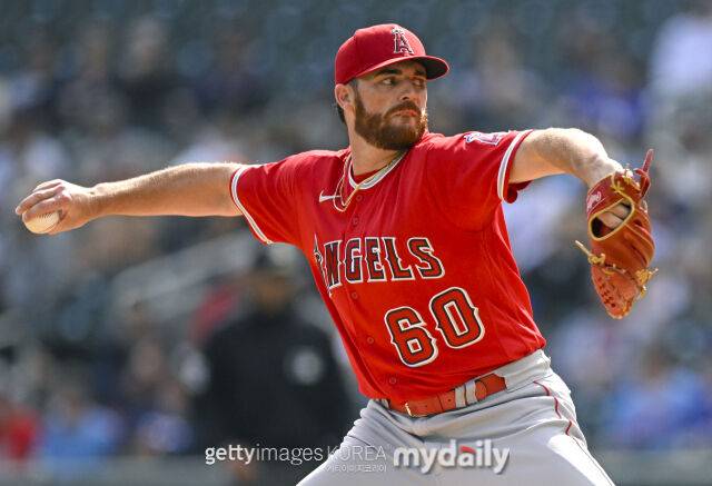 MLB 시카고 컵스는 28일(한국시각) 마이너리그 트리플A탐에서 뛰고 있던 앤드루 완츠(투수)를 콜업했다. 사진은 LA 에인절스 시절 투구하고 있는 완츠./게티이미지코리아