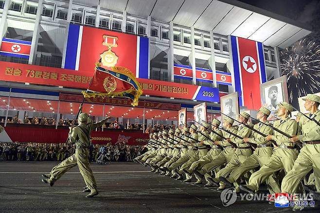 김정은, 전승절 73주년 기념 행진의식 참석 (평양 조선중앙통신=연합뉴스) 김정은 북한 국무위원장이 지난 27일 평양에서 6·25전쟁 정전협정 체결 73주년(전승절)을 기념하는 행진의식에 참석했다고  조선중앙통신이 28일 보도했다. 2026.7.28 
    [국내에서만 사용가능. 재배포 금지. For Use Only in the Republic of Korea. No Redistribution]
(끝)
