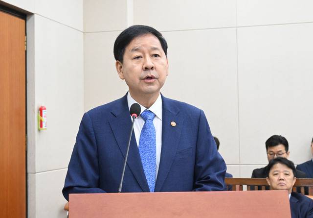 구윤철 부총리 겸 재정경제부 장관이 29일 서울 영등포구 국회에서 열린 재정경제위원회 전체회의에 참석해 인사말을 하고 있다. 재정경제부 제공