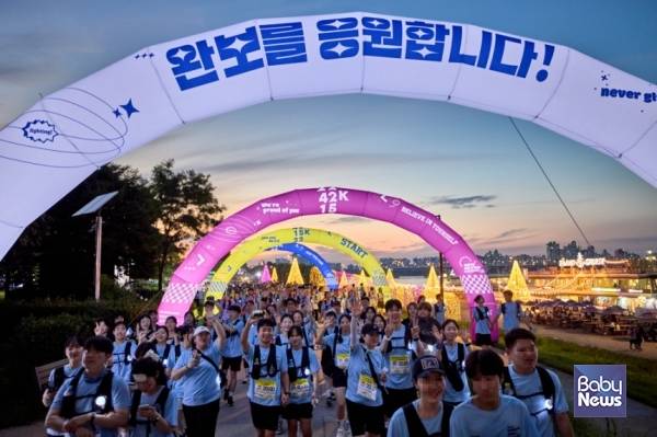 국내 유일의 밤샘 한강 걷기 대회 '한강나이트워크42K' 행사 모습. ⓒ블렌트