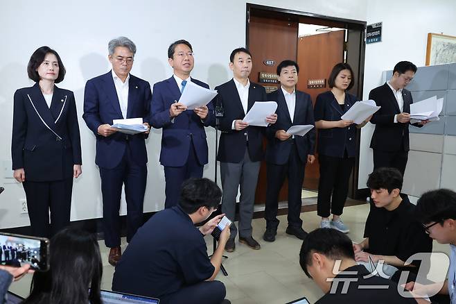 더불어민주당, 조국혁신당, 진보당 소속 법제사법위원들이 29일 서울 여의도 국회에서 형사소송법 관련 국민의힘 기자회견에 대한 입장을 발표하고 있다. 2026.7.29 ⓒ 뉴스1 신웅수 기자