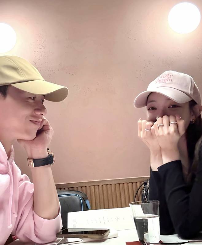 왼쪽부터 이관희, 유시은. 유시은 인스타그램