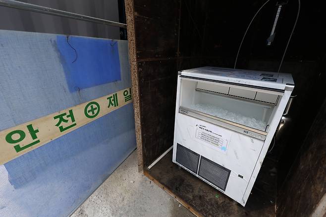 건설 현장에 설치된 작업자용 제빙기 (대구=연합뉴스) 박세진 기자 = 29일 대구 한 건설 현장에 제빙기가 설치돼 있다. 2026.7.29 psjpsj@yna.co.kr