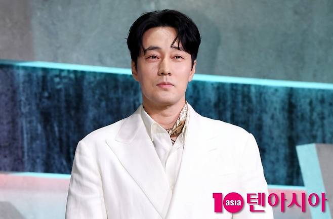 배우 소지섭이 '김부장' 팀에게 금 선물을 해 화제를 모았다 / 사진=텐아시아 DB