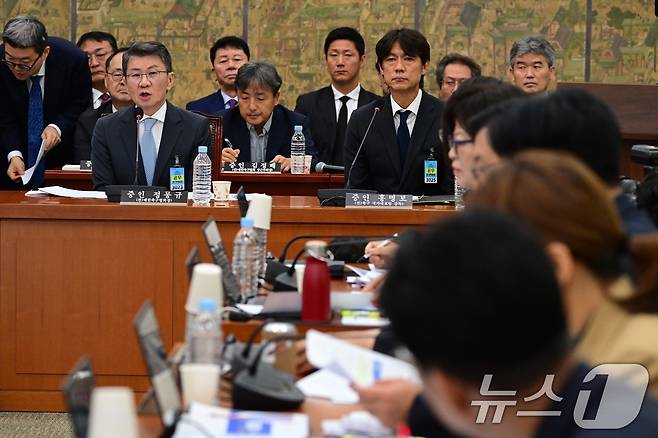 정몽규 전 대한축구협회장이 30일 국회 문화체육관광위원회에서 열린 대한축구협회 현안 관련 청문회에 증인으로 출석해 의원들의 질의에 답하고 있다. 2026.7.30 ⓒ 뉴스1 국회사진기자단