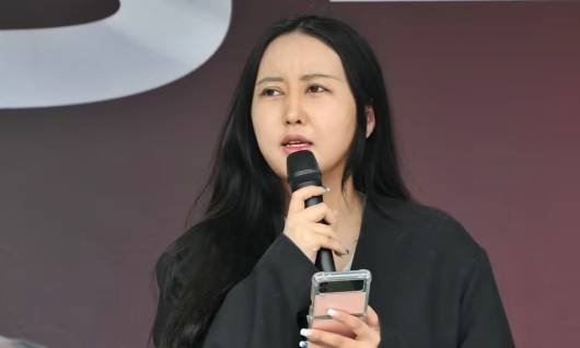 정유연씨(개명 전 정유라·30)가 어머니 최서원씨(개명 전 최순실·70)의 건강 상태가 위중하다며 병원비 지원을 호소했다. 사진은 2022년 5월 19일 정씨가 경기 수원시에서 찬조 연설하던 모습./사진=뉴스1