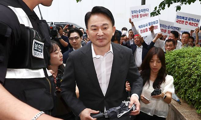 원희룡 전 국토교통부 장관이 지난 23일 경기 과천 2차 종합특검 사무실로 출석하고 있다. 이에 앞선 김건희 특검은 지난해 7월부터 5개월간 원 전 장관에 대한 출금 조치를 내렸으나 수사를 종료할 때까지 한 차례로 부르지 않았다./사진=뉴시스