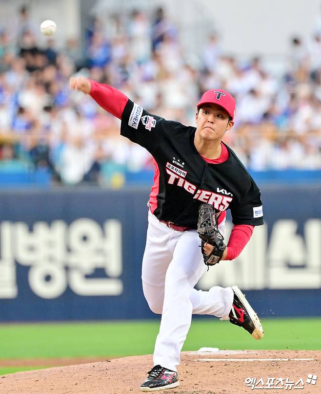 29일 오후 대구삼성라이온즈파크에서 열린 '2026 신한 SOL Bank KBO리그' KIA 타이거즈와 삼성 라이온즈의 경기, 1회말 KIA 선발투수 시라카와가 공을 힘차게 던지고 있다. 대구, 김한준 기자