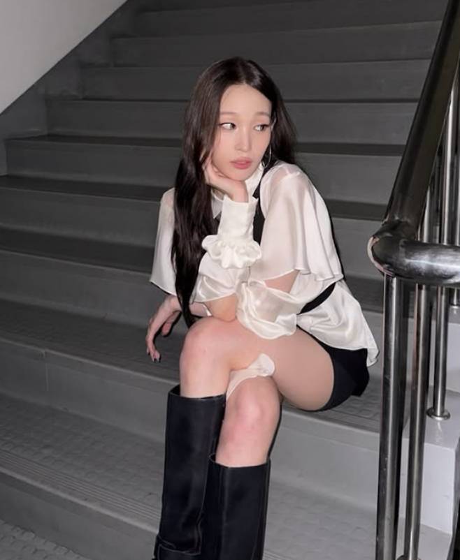 Annie, the eldest daughter of Shinsegae Chairman Jeong Yu-kyung and a member of the All Day Project, has shared sophisticated recent photos following her graduation from Columbia University. On her social media, Annie perfectly pulled off a black-and-white look, exuding a unique aura.In the photos, Annie showcased a chic look by pairing black shorts with a white sheer blouse and long boots. Her striking features and mysterious aura captivated viewers, even without any flashy accessories.Actress Ko So-young also showed her interest by liking the post. Annie majored in Art History and Visual Arts at Columbia University in the U.S. and graduated last May.Meanwhile, All Day Project, the mixed-gender group to which Annie belongs, is scheduled to perform at KCON LA 2026 this August.
