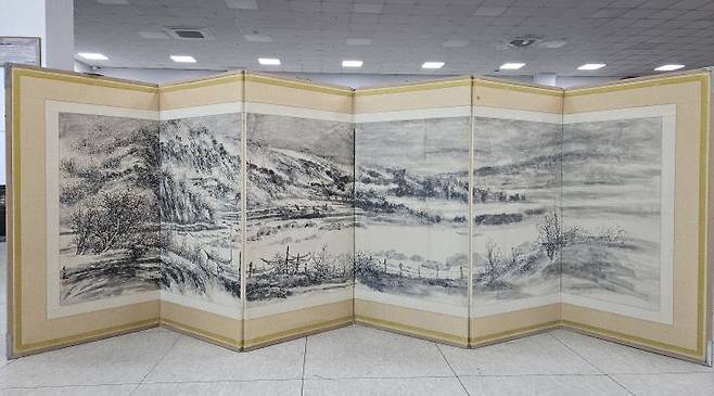 재미동포 앤드류김&완균라김 재단이 기증한 소암 이재호 작가의 '설경산수화 6폭 병풍' &nbsp;(사진=문화유산회복재단 제공)