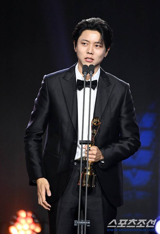 제5회 청룡시리즈어워즈(Blue Dragon Series Awards)가 31일 인천 파라다이스시티에서 열렸다. 우수 남자예능인상을 수상한 주우재. 인천=허상욱 기자 wook@sportschosun.com/2026.07.31/