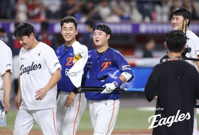한화 이글스 이도윤이 30일 대전 한화생명볼파크에서 열린 롯데 자이언츠전에서 데뷔 첫 끝내기 안타를 기록했다./한화 이글스 제공