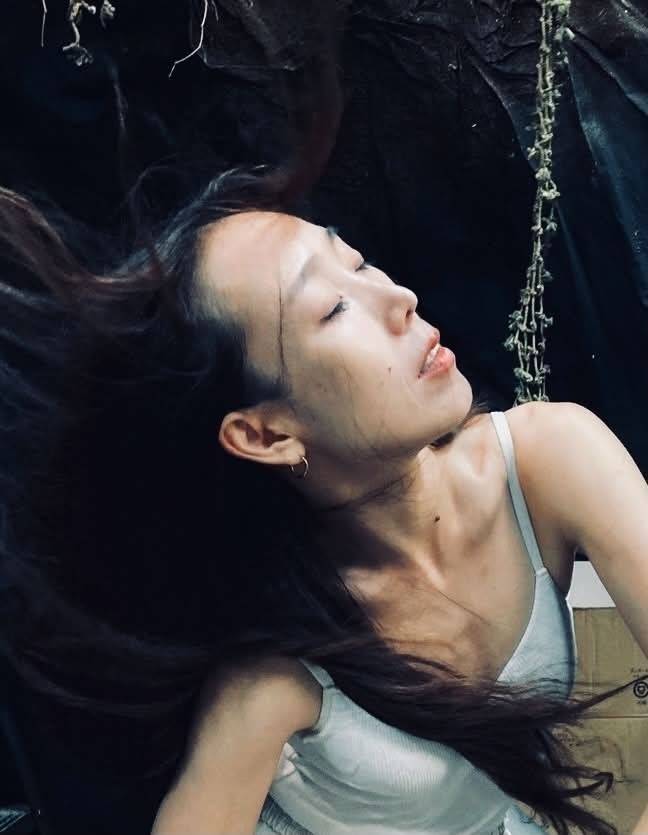 부토 무용단인 일본의 ‘다이라쿠다칸(大駱駝艦)’에 2009년 외국인 최초 정단원으로 입단한 한국 무용수 양종예. [본인 제공]