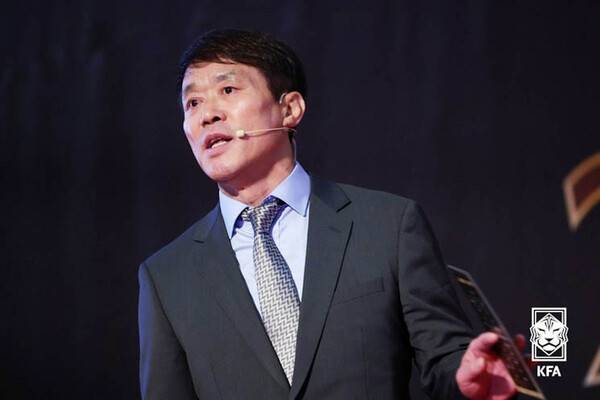 문진희 심판위원장, "끼지 마라" 발언 뒤 주머니에 손 청문회 태도 논란...사진은 문진희 심판위원장.(사진출처=대한축구협회/ KFA)
