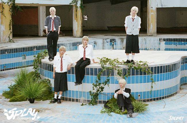 S-Split, a band formed from Mnets Steel Heart Club, has begun preparations for their full-scale debut by releasing the first concept photos for their debut album, SPLAY : CHAPTER 01. In these photos, all members have undergone a bold transformation with blonde hair; combined with a sophisticated schoolgirl look, the images exude a refreshing yet rebellious atmosphere.S-Split is a five-member band consisting of vocalist Yunchan, drummer Eunbin, keyboardist Kyungwook, guitarist Aiden, and bassist Eunchan. The group was formed through Mnets band audition program Steel Heart Club and is scheduled to release their official debut album on August 13.