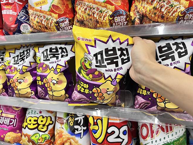 꼬북칩 고구마 탕후루맛 매대 이미지(GS25 제공)