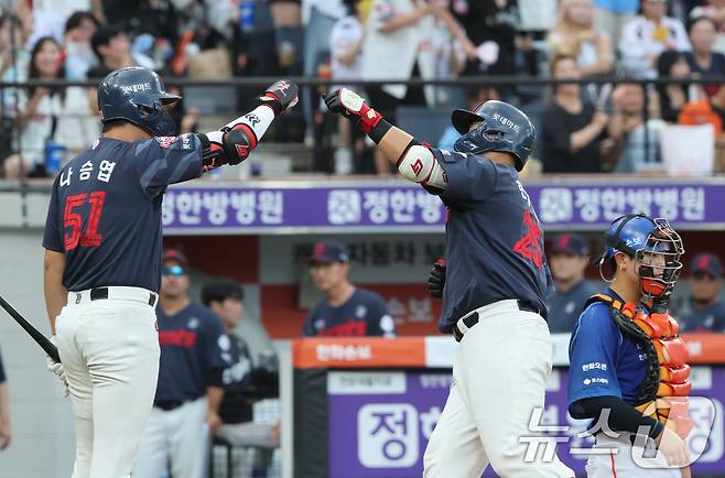 롯데 자이언츠 나승엽(왼쪽)과 한동희. 2026.7.29 ⓒ 뉴스1 김기태 기자