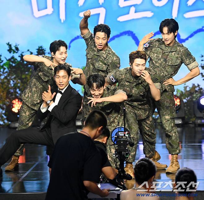 제5회 청룡시리즈어워즈(Blue Dragon Series Awards)가 31일 인천 파라다이스시티에서 열렸다. 축하무대를 선보이고 있는 이상이, 미각보이즈. 인천=허상욱 기자 wook@sportschosun.com/2026.07.31/