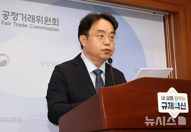 [세종=뉴시스] 배훈식 기자 = 전성복 공정거래위원회 기업거래결합심사국장이 지난달 31일 오전 세종시 정부세종청사에서 코레일-SR 기업결합 승인 브리핑을 하고 있다. 2026.08.02. dahora83@newsis.com