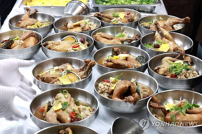 "더운 여름 건강하게 나세요" [연합뉴스 자료사진]